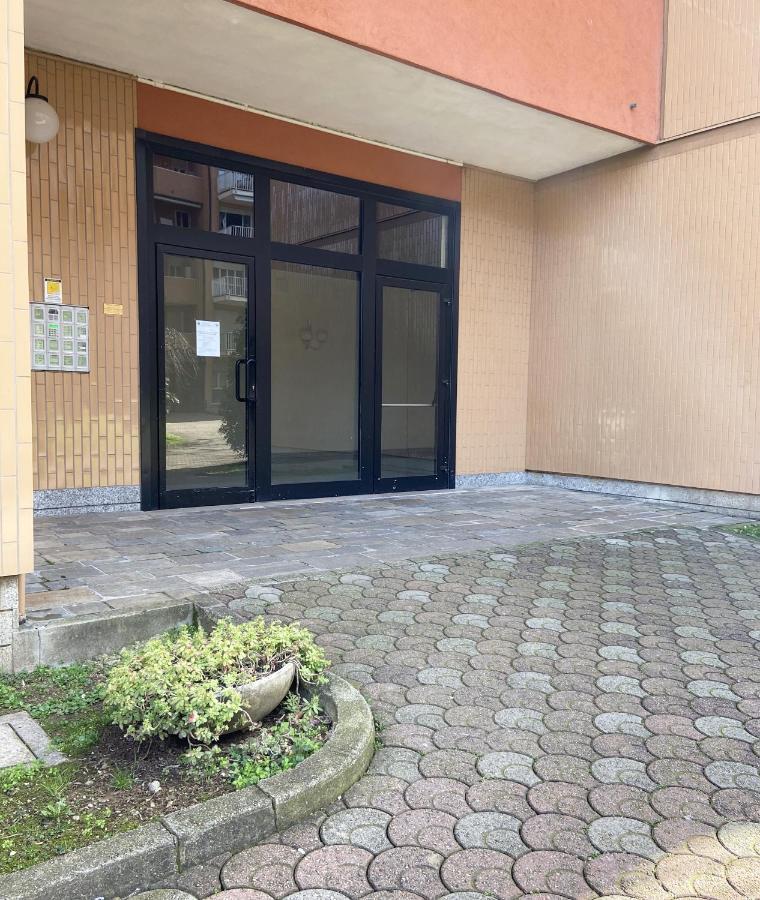 Casa Di Laura Mono E Bilo Di Fronte Ospedale San Raffaele Apartment Segrate Bagian luar foto