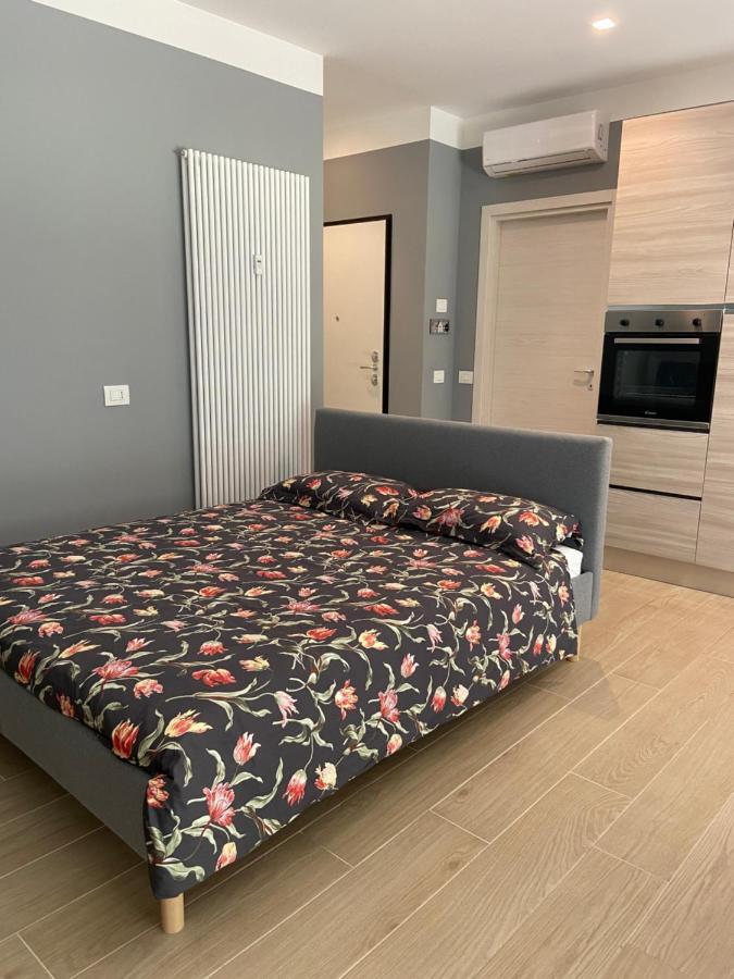 Casa Di Laura Mono E Bilo Di Fronte Ospedale San Raffaele Apartment Segrate Bagian luar foto